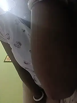DesiCutie01 online show from July 26, 4:37 pm