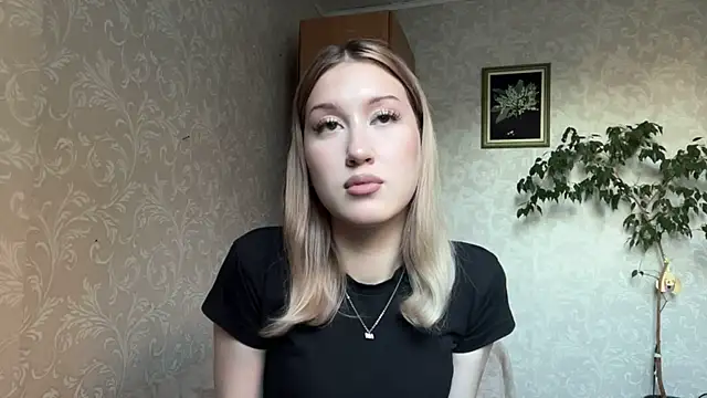 ArianneQuilantang online show from July 20, 3:36 pm