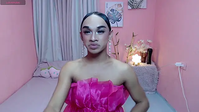 VivienneLuxe online show from July 25, 7:32 pm