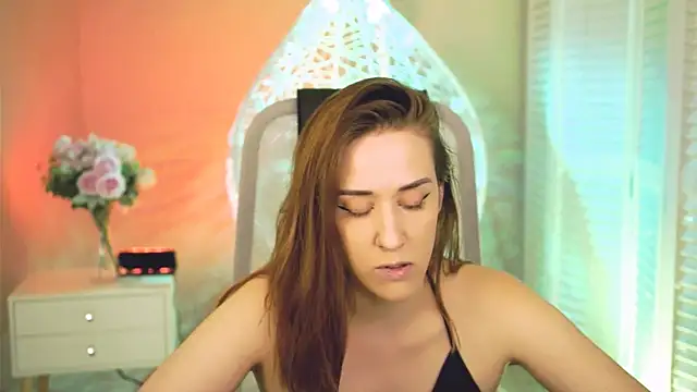 emillylopez  online show from July 28, 1:10 pm