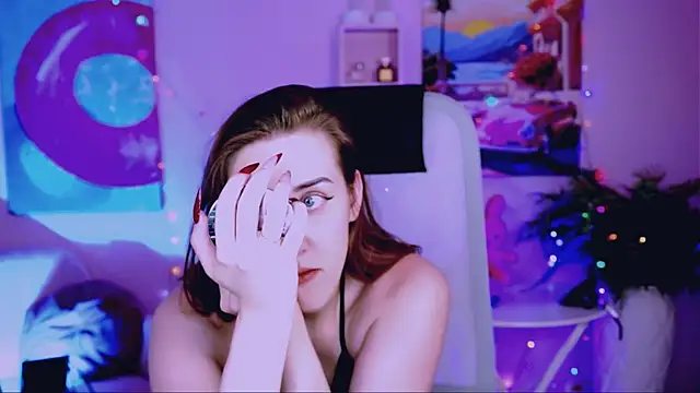 emillylopez  online show from July 26, 8:33 am