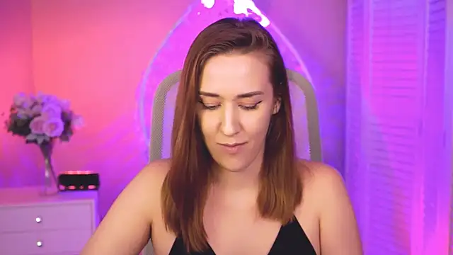 emillylopez  online show from July 28, 7:39 pm
