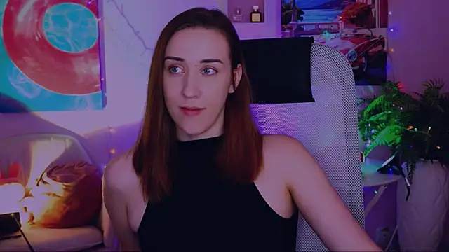 emillylopez  online show from July 21, 10:49 am