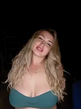 AnnaLiveLove online show from August 9, 6:11 pm