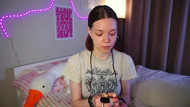 YaelHoughtling online show from July 29, 8:25 am