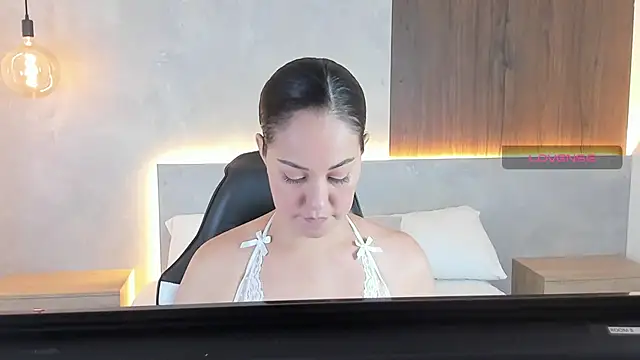 victoria vallmonte online show from July 29, 9:31 am