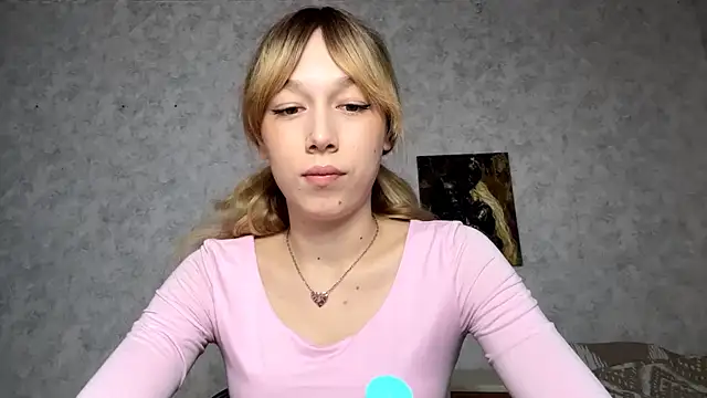 AriaFlyFerrari online show from July 26, 6:10 am