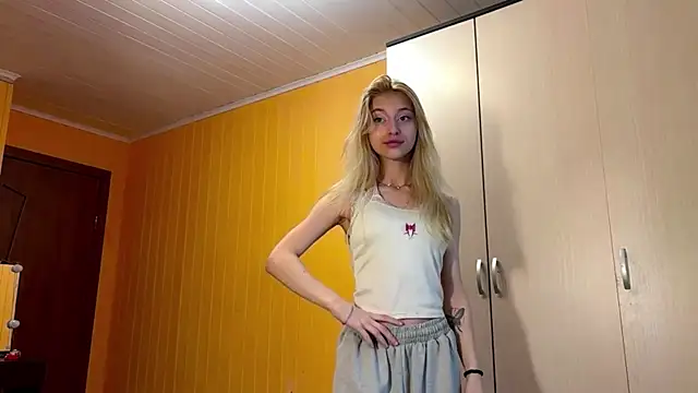 FiveFootBlonde online show from July 26, 4:15 pm
