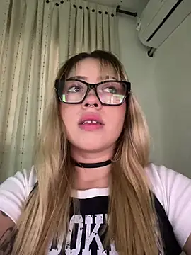 ZoeJhonson-1 online show from July 28, 11:15 pm
