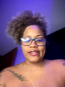 Snapshot of riri_brunnete chatting on October 7, 7:24 am riri brunnete online show from October 7, 7:24 am