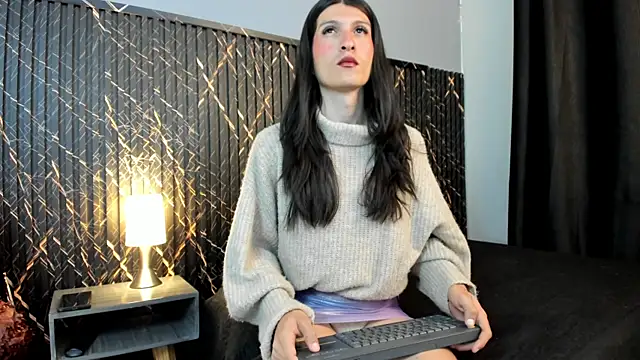 victoria  noir online show from July 29, 11:54 am