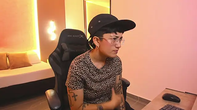 nelly swan online show from July 28, 12:48 pm
