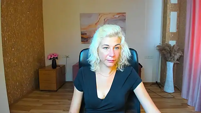 Emilia Wils online show from July 25, 6:53 am