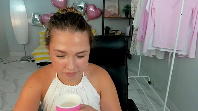 RoseJones online show from July 27, 1:19 pm