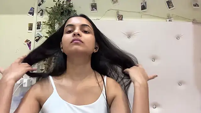 DainaFucci online show from July 27, 6:27 pm
