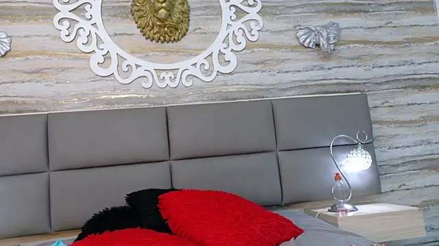 coralrouss online show from July 28, 3:21 pm
