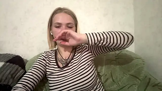 BeckieRosenbergers online show from August 3, 9:15 am