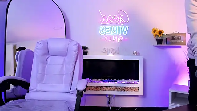 lunaclarx love online show from July 27, 12:13 pm