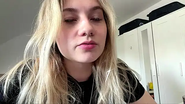 tutsiecutie online show from July 29, 11:10 am