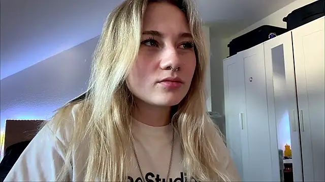 tutsiecutie online show from July 28, 2:13 pm