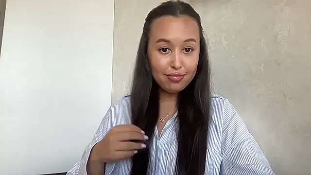 Dana 0005 online show from July 27, 4:15 pm