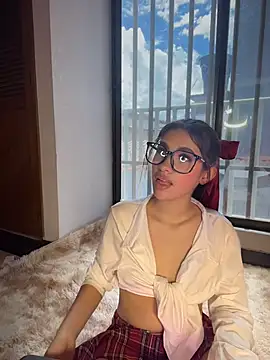 Little  Molly   online show from July 28, 4:39 pm