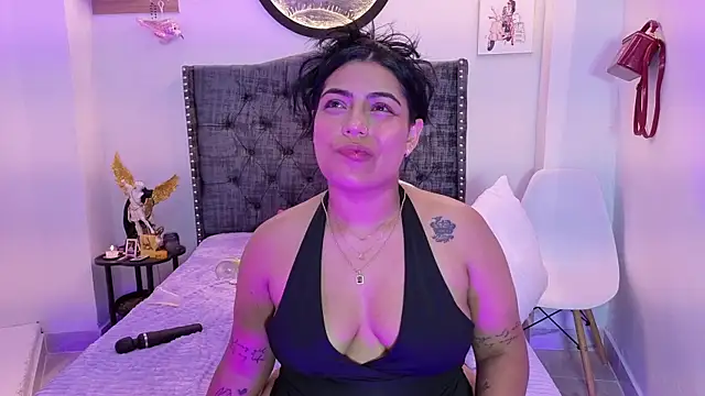 kyana cream online show from July 29, 10:10 pm