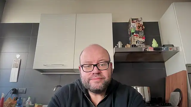Snapshot of theitalianbear chatting on October 12, 7:11 am theitalianbear online show from October 12, 7:11 am