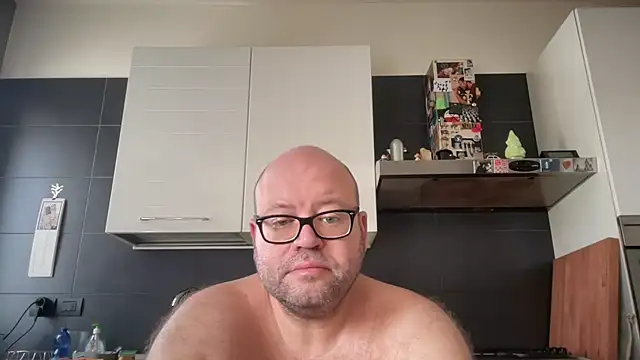 Snapshot of theitalianbear chatting on September 9, 9:09 am theitalianbear online show from September 9, 9:09 am