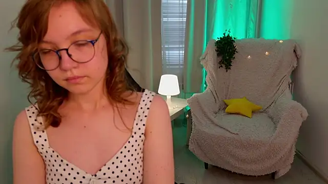 LiaBroock online show from July 27, 4:04 pm