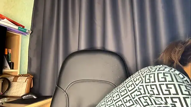 Adele Virelsons online show from July 31, 8:15 am