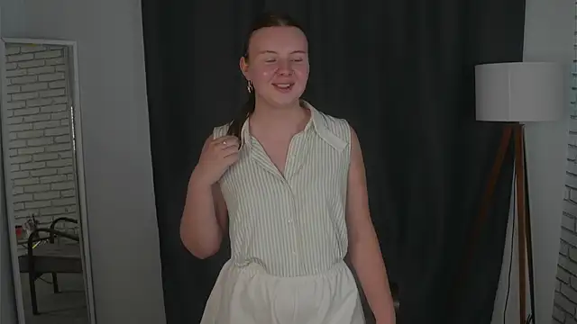 IsobelBoderick online show from August 5, 5:14 am