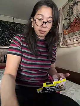 Lauraxbatista online show from August 4, 6:36 pm