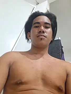 Hotloy143 online show from August 7, 3:52 pm