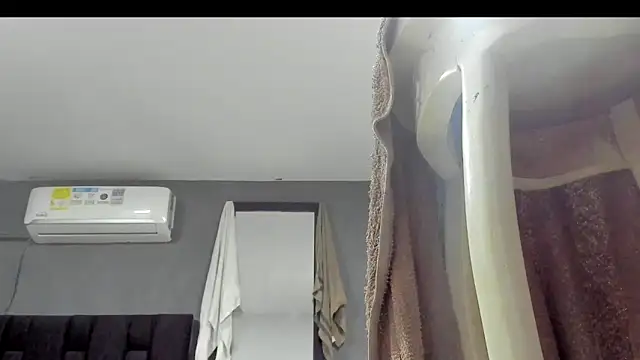 Snapshot of SandraGoldstein chatting on October 18, 1:19 am SandraGoldstein online show from October 18, 1:19 am
