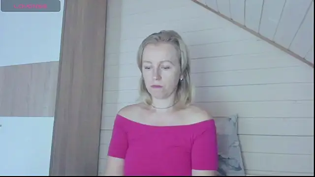 Snapshot of I_AM_MILF chatting on September 17, 5:27 am I AM MILF online show from September 17, 5:27 am