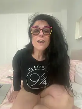 crudeliafrancy online show from April 14, 6:52 pm