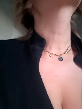 fammefatale1987 online show from November 28, 3:26 pm