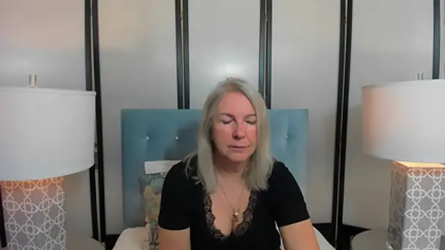 Snapshot of EricaTop chatting on October 18, 5:10 am EricaTop online show from October 18, 5:10 am