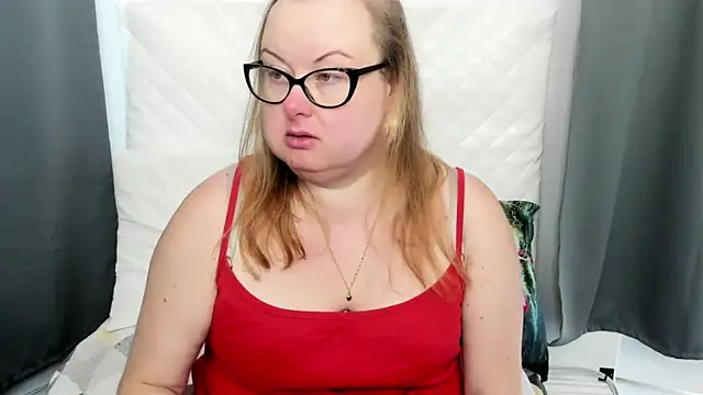 Snapshot of dirtyBonnie chatting on October 16, 10:07 am dirtyBonnie online show from October 16, 10:07 am