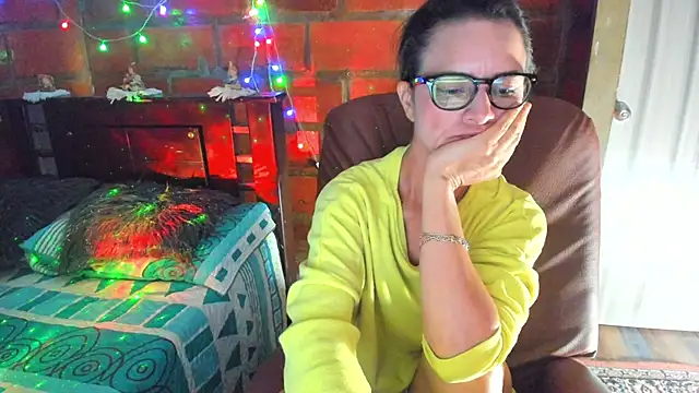 BrianaGarner online show from March 22, 9:37 am