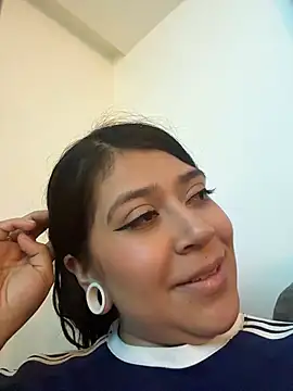 emilyjohanson online show from April 21, 1:42 am