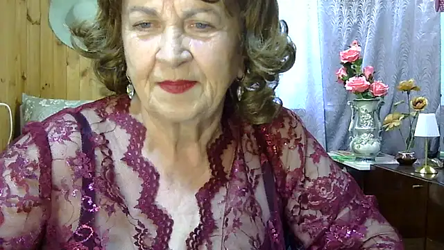 Emma52610 online show from June 24, 12:04 pm