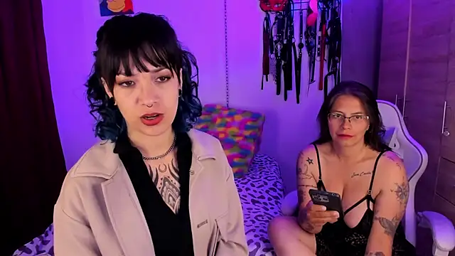 dungeongirls online show from May 14, 9:20 pm