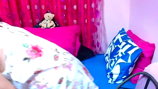 SLUTTYROXY online show from September 9, 6:08 pm