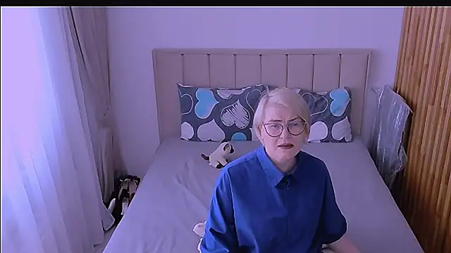 sabrinamacmarren online show from April 20, 1:03 pm