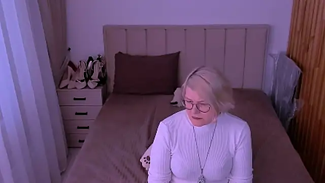 sabrinamacmarren online show from June 2, 6:31 pm