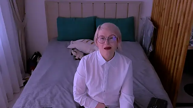 sabrinamacmarren online show from March 11, 2:20 pm