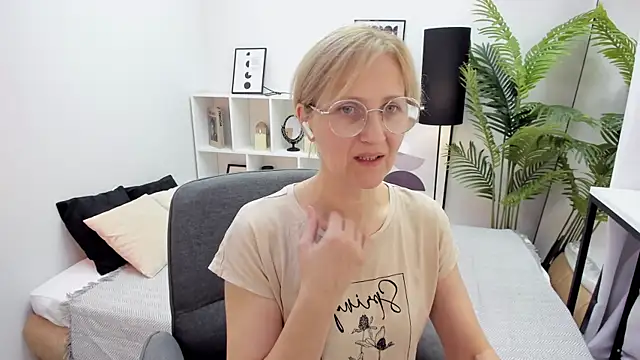 Paris Cherry online show from October 13, 8:11 pm