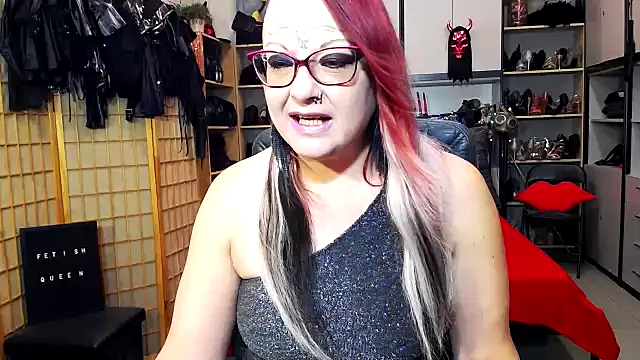 LindaDaemonX online show from April 2, 6:33 am